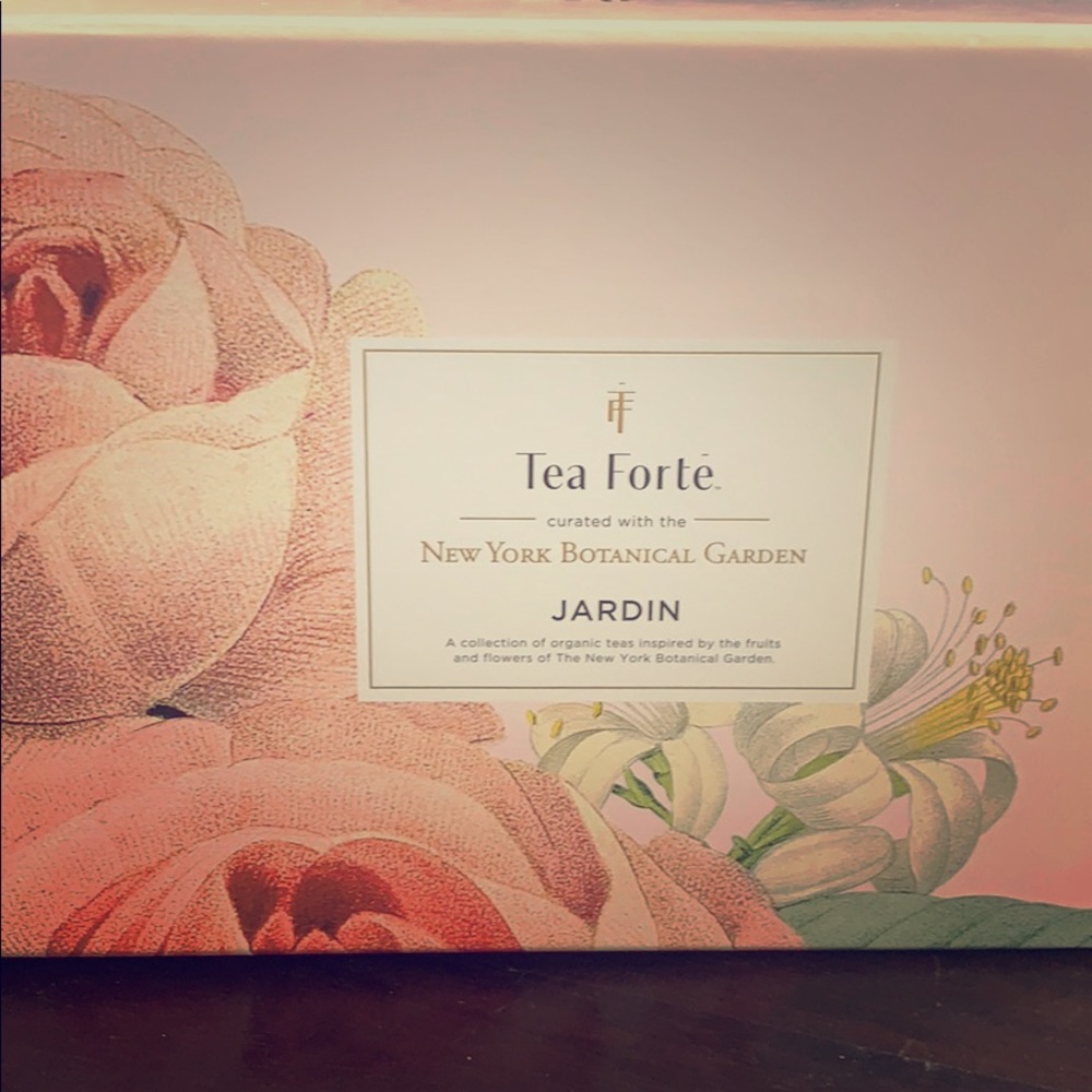 Tea Forte tea set